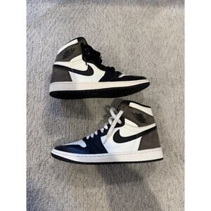 Air Jordan 1 “Mocha” 8.5